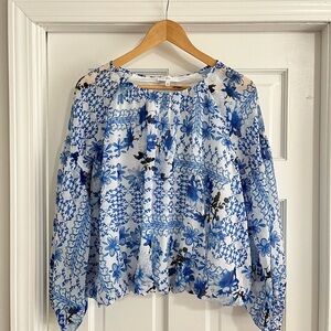 NSR Blue and White Floral Puff Sleeve Blouse
